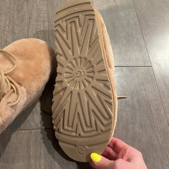 NWOT Furry Ugg Shoes - Picture 8 of 8